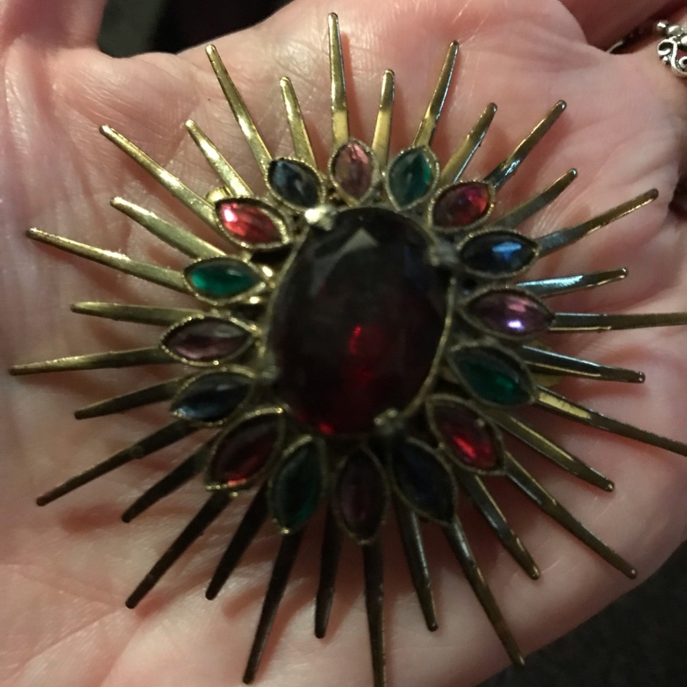 Vintage gold tone starburst brooch - Picture 2 of 3